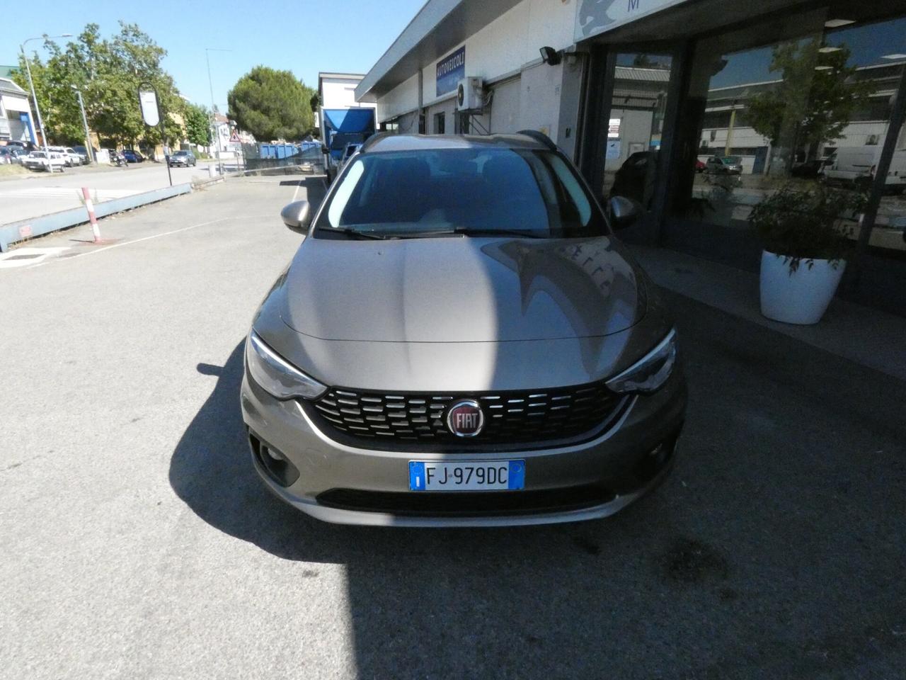 FIAT Tipo (2015-->) Tipo 1.6 Mjt S&S SW Easy Bu...
