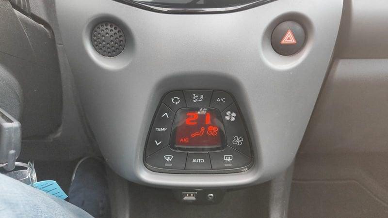 Toyota Aygo Aygo Connect 1.0 VVT-i 72 CV 5 porte x-wave