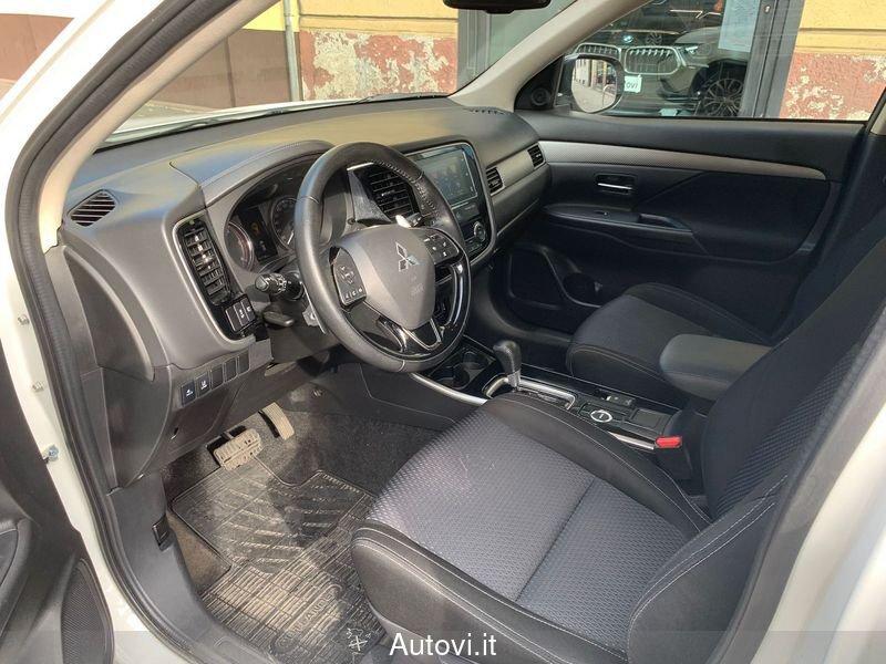 Mitsubishi Outlander Outlander 2.2 DI-D 4WD Instyle Plus SDA 7 posti (PROMO)