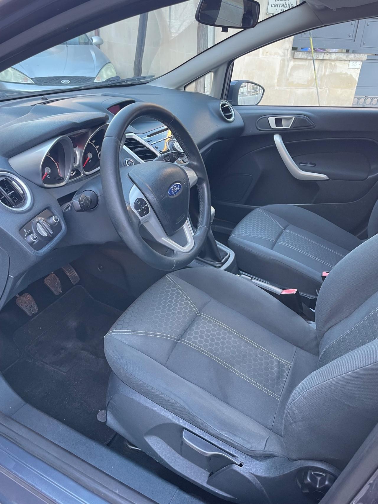 Ford Fiesta 1.4 TDCi 70CV 5 porte Titanium