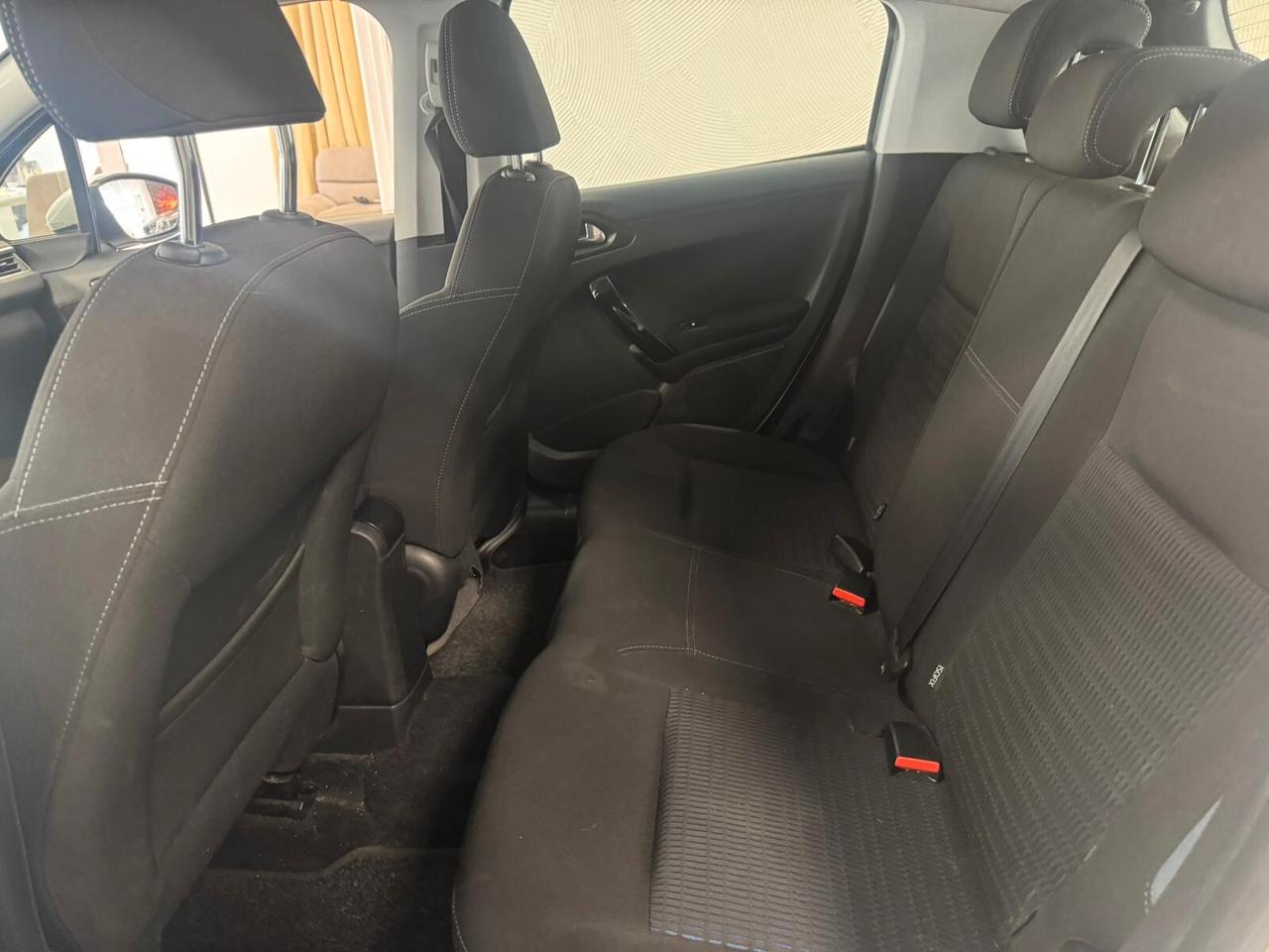 Peugeot 208 1.4 HDi 68 CV 5 porte Allure