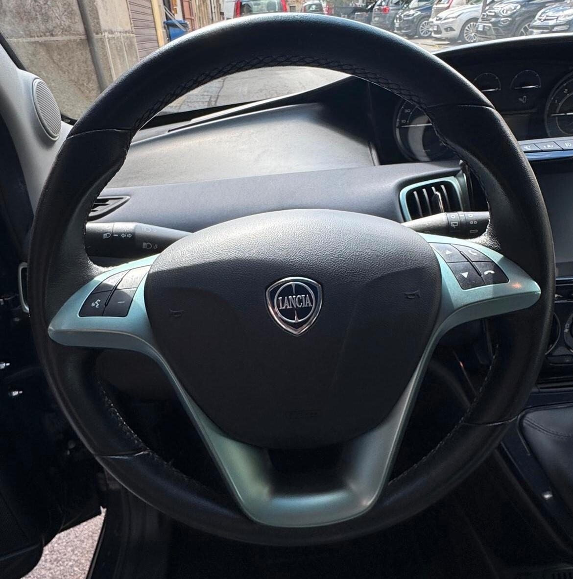 Lancia Ypsilon 1.0 FireFly 5 porte S&S Hybrid Gold