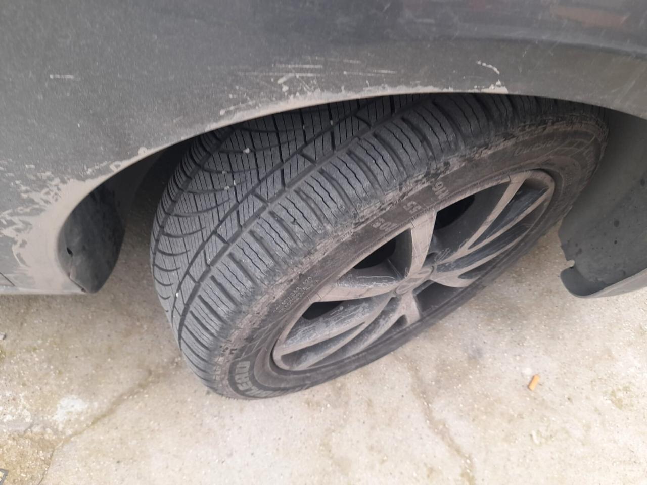 Volkswagen Touran 1.6 diesel 7 posti con garanzia-2011