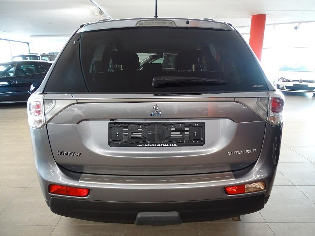 Mitsubishi Outlander 2.2 DI-D Intense 4x4 7 posti marce ridotte