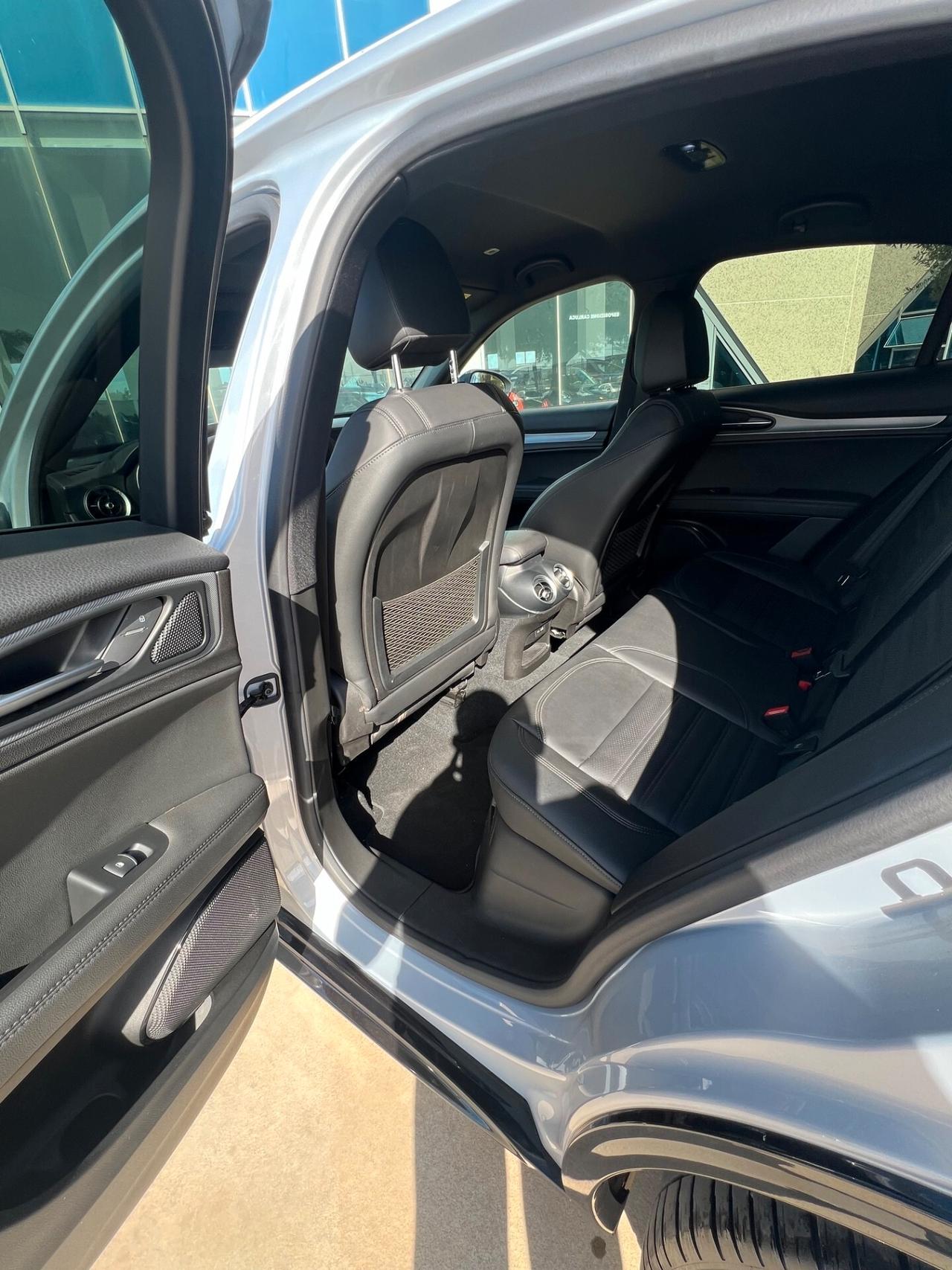 Alfa Romeo Stelvio Veloce Q4 210cv offerta T-Stock prezzo imperdibile