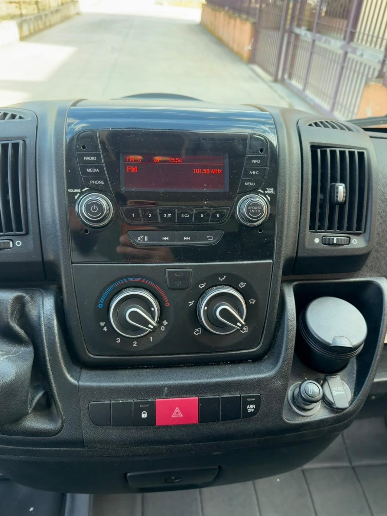 Peugeot Boxer 330 2.0 BlueHDi PC Cabinato