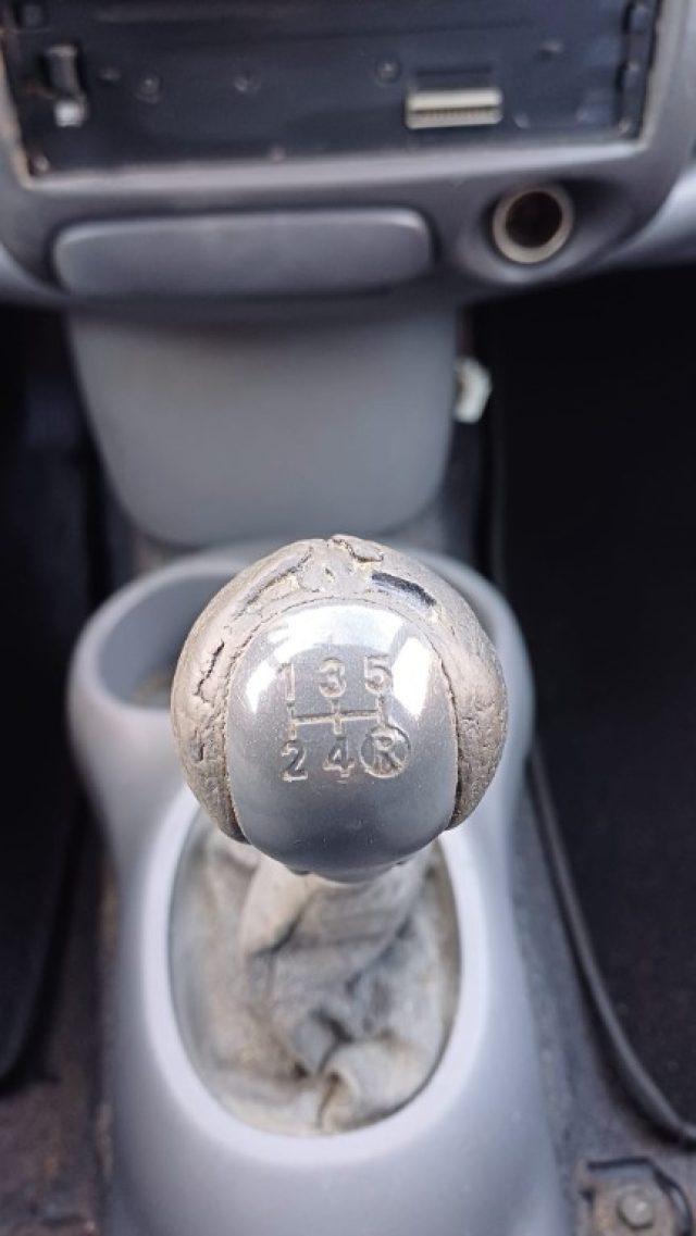 TOYOTA Yaris 1.3i 16V cat 5 porte Luna