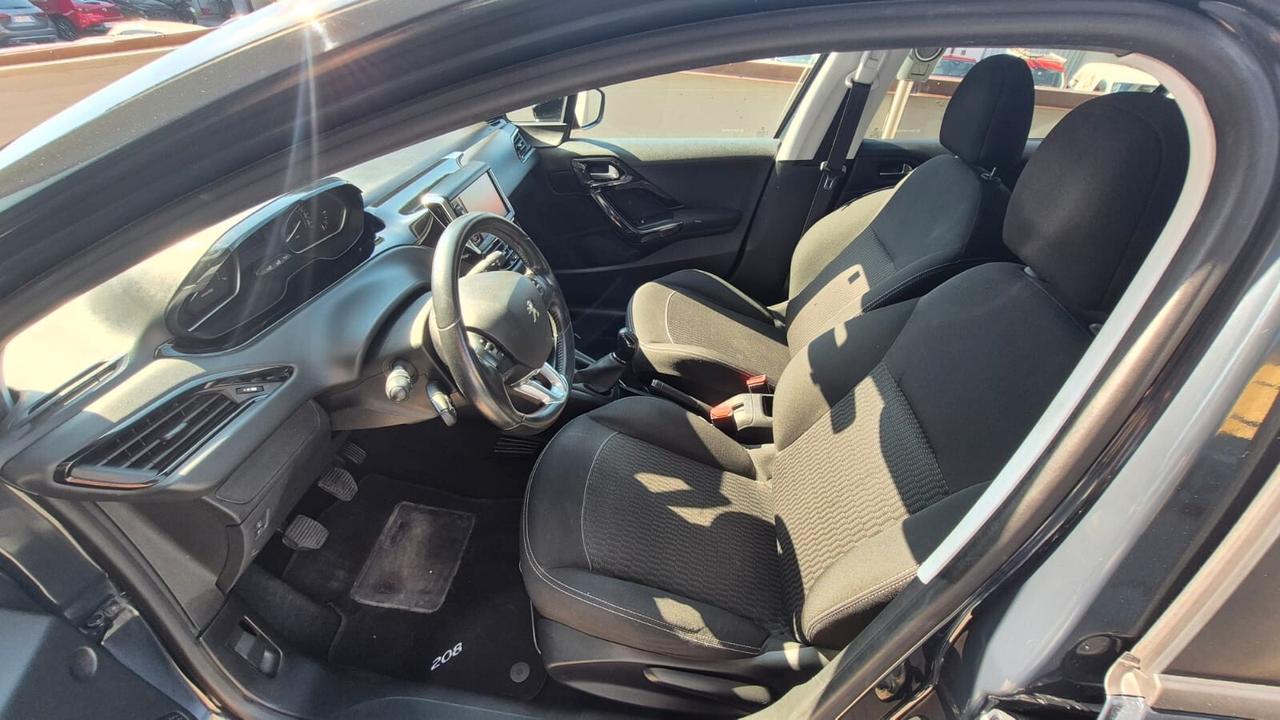 Peugeot 208 PureTech 82 5 porte Black Line