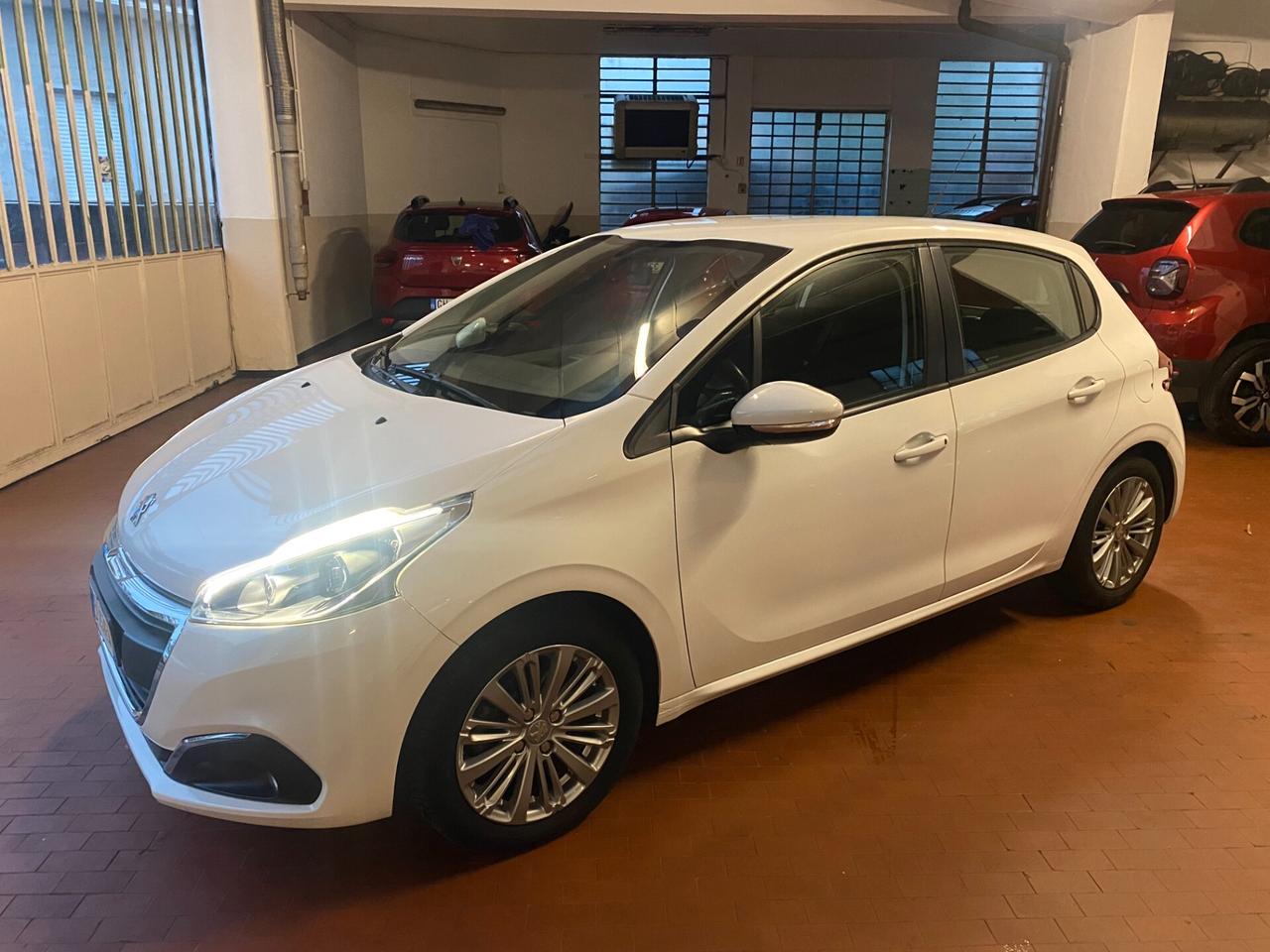 Peugeot 208 PureTech 82 5 porte Allure