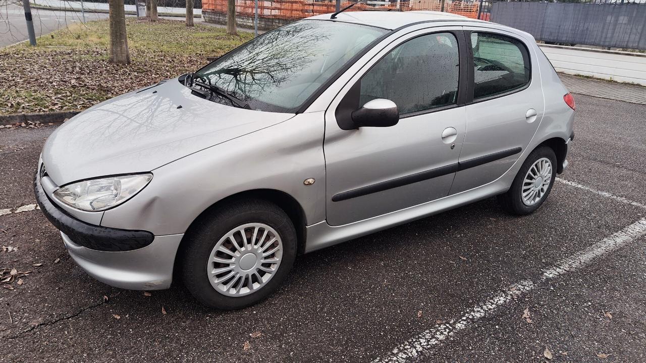 Peugeot 206 1.1 5p. XT