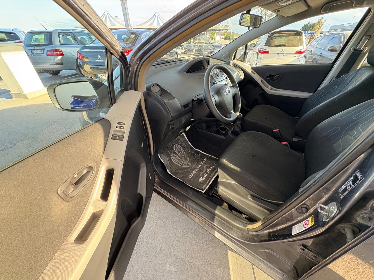 Toyota Yaris 1.0 5 porte Sol
