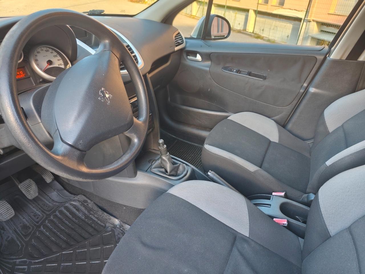 Peugeot 207 1.4 benz GPL 5 porte lavori certificati