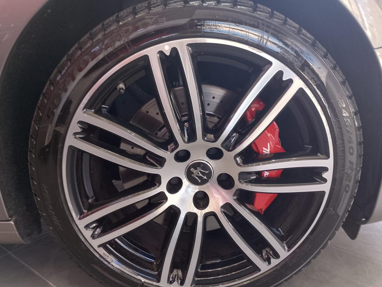 Maserati Ghibli L4 330 CV MHEV Granlusso INTERNO ROSSO CARTIER