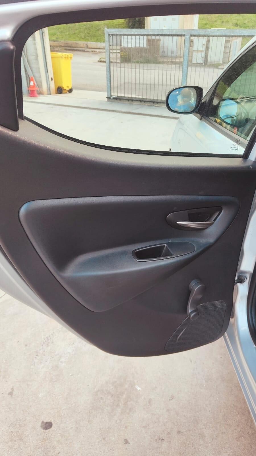 Lancia Ypsilon 1.2 69 CV 5 porte Platinum