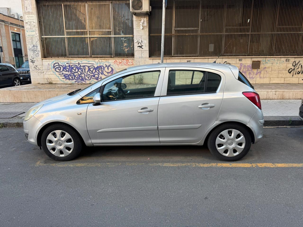 Opel Corsa 1.4 16V 5 porte Enjoy