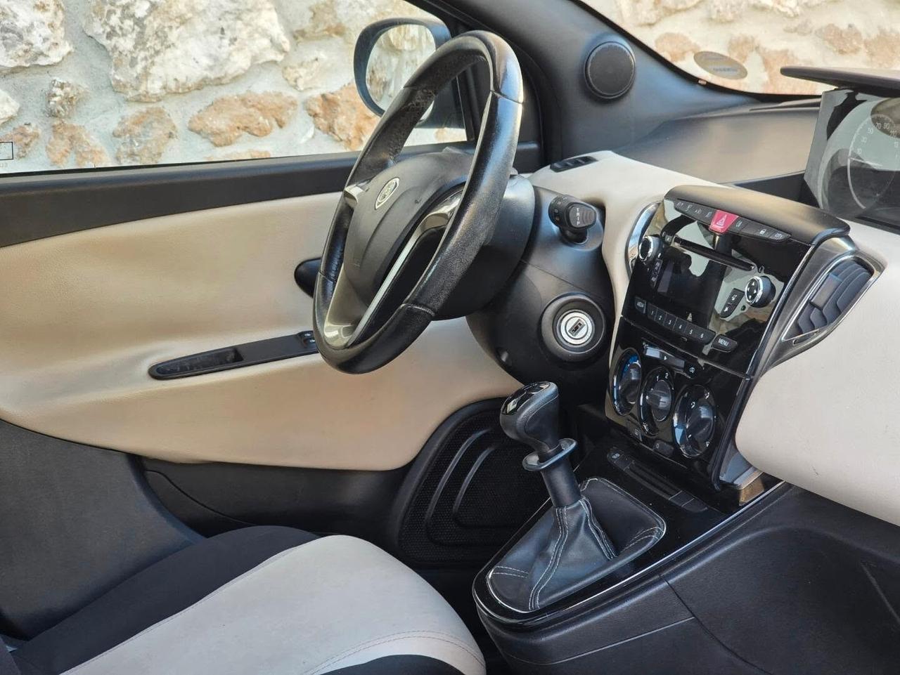 Lancia Ypsilon 1.2 69 CV 5 porte Gold