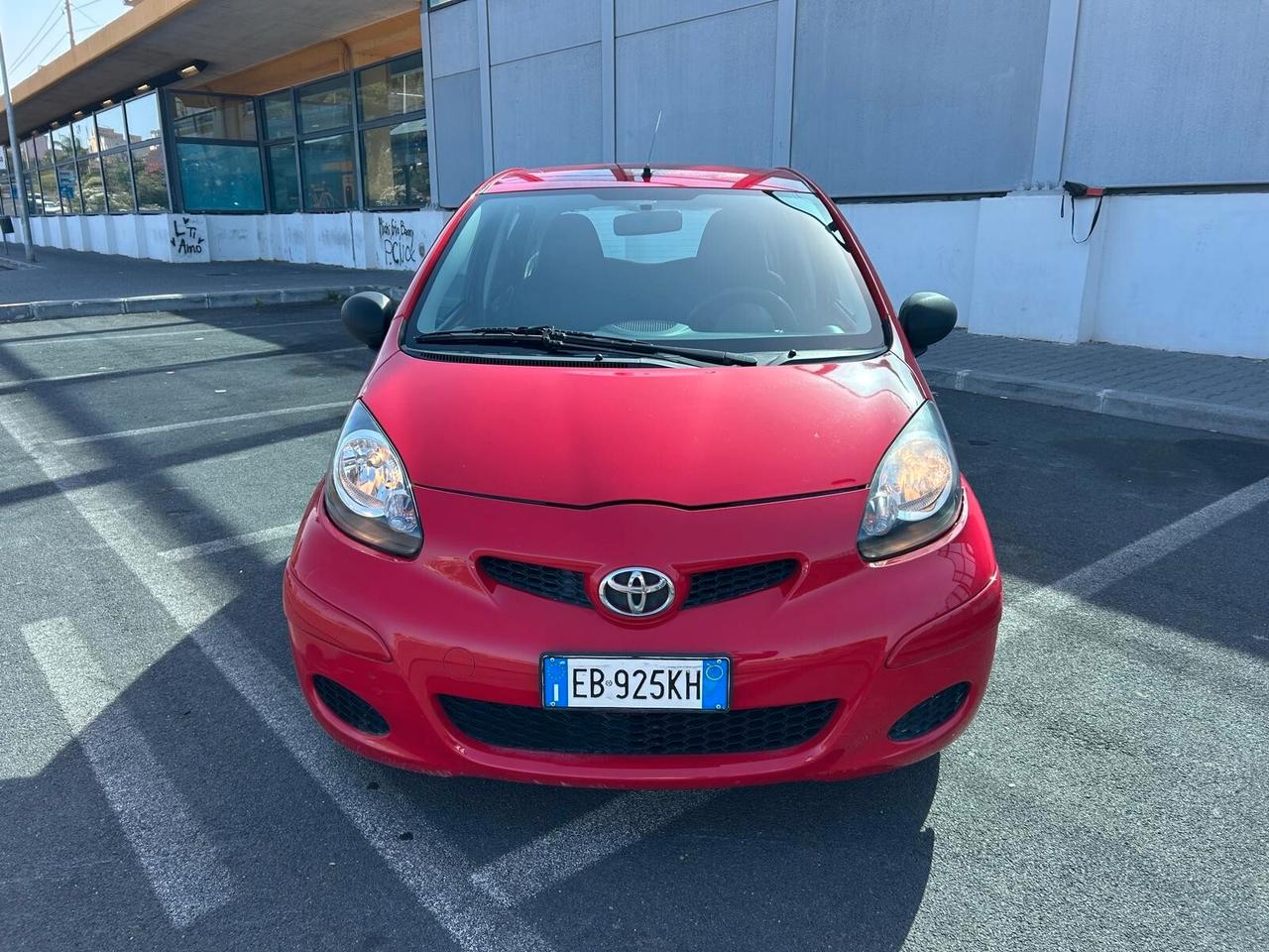 TOYOTA AYGO 1.0 BENZINA – 5 PORTE – SOLO 47.000 KM – CONDIZIONI DA VETRINA!