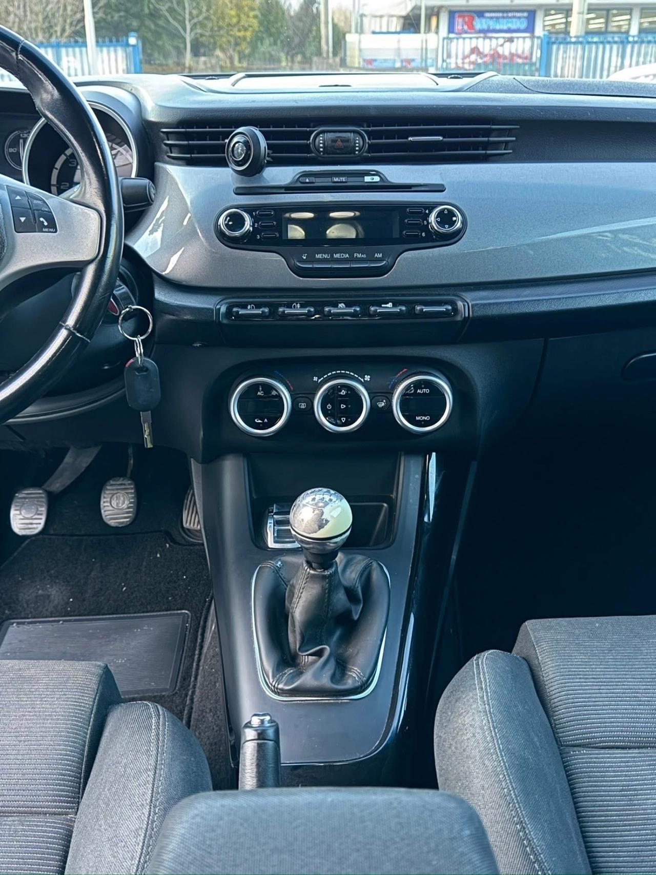 Alfa Romeo Giulietta 1.6 JTDm-2 105 CV Distinctive