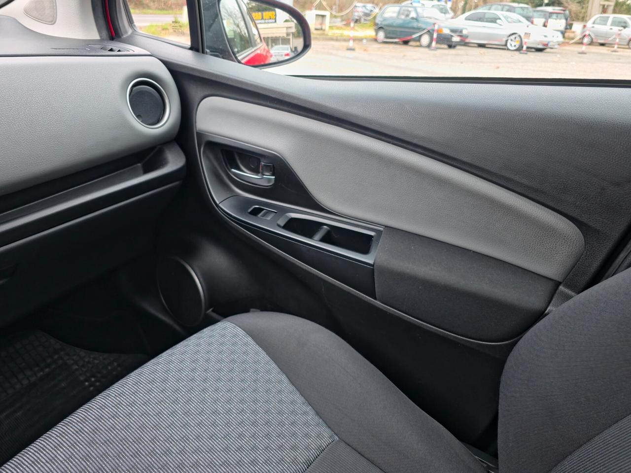 Toyota Yaris 1.0 5 porte Lounge 2015-E5 Manuale NEO