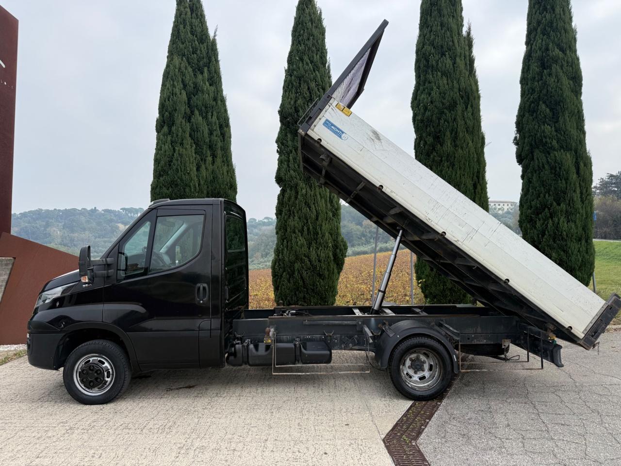 IVECO DAILY 35C18 RIBALTABILE TRILATERALE