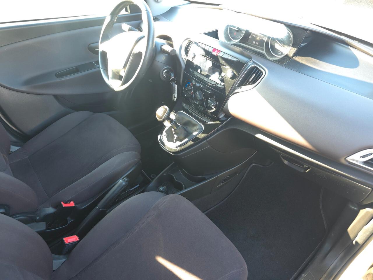 Lancia Ypsilon 1.2 69 CV 5 porte S&S Platinum