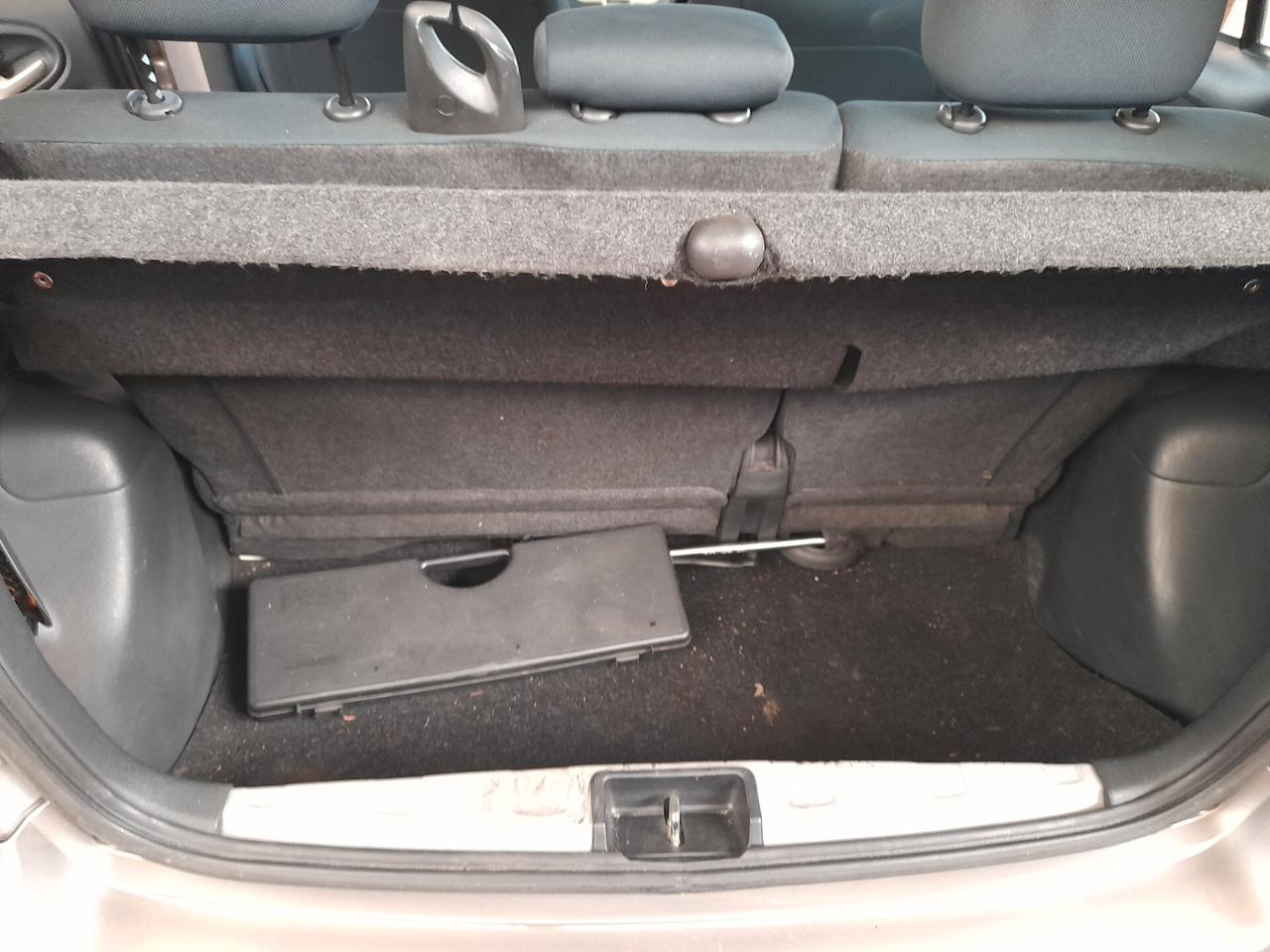 Toyota Yaris 1.0i 16V cat 5 porte Sol '03