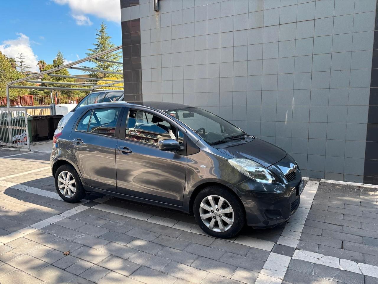 Toyota Yaris 1.4 5 porte Sol