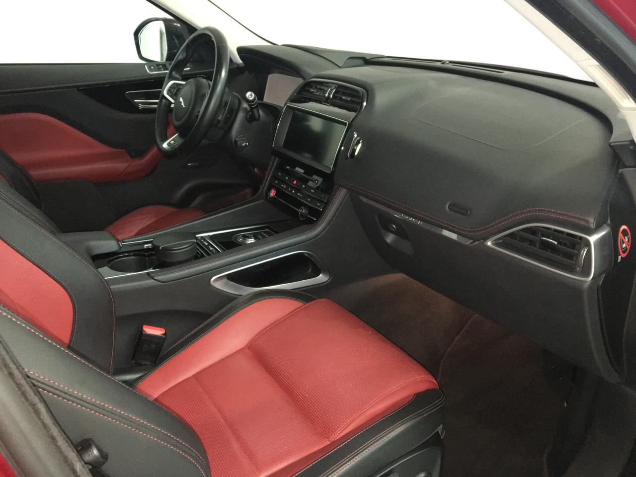 Jaguar F-Pace 3.0 D V6 300 CV AWD aut. R-Sport