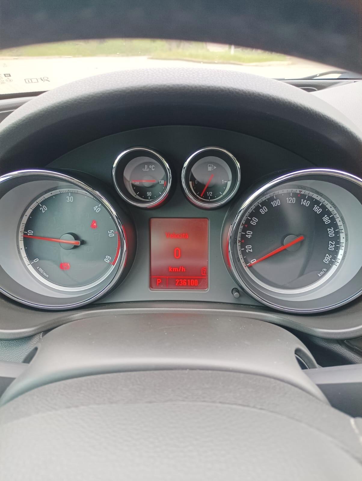 Opel Insignia 2.0 CDTì 160 cv sport tuarer cosmo