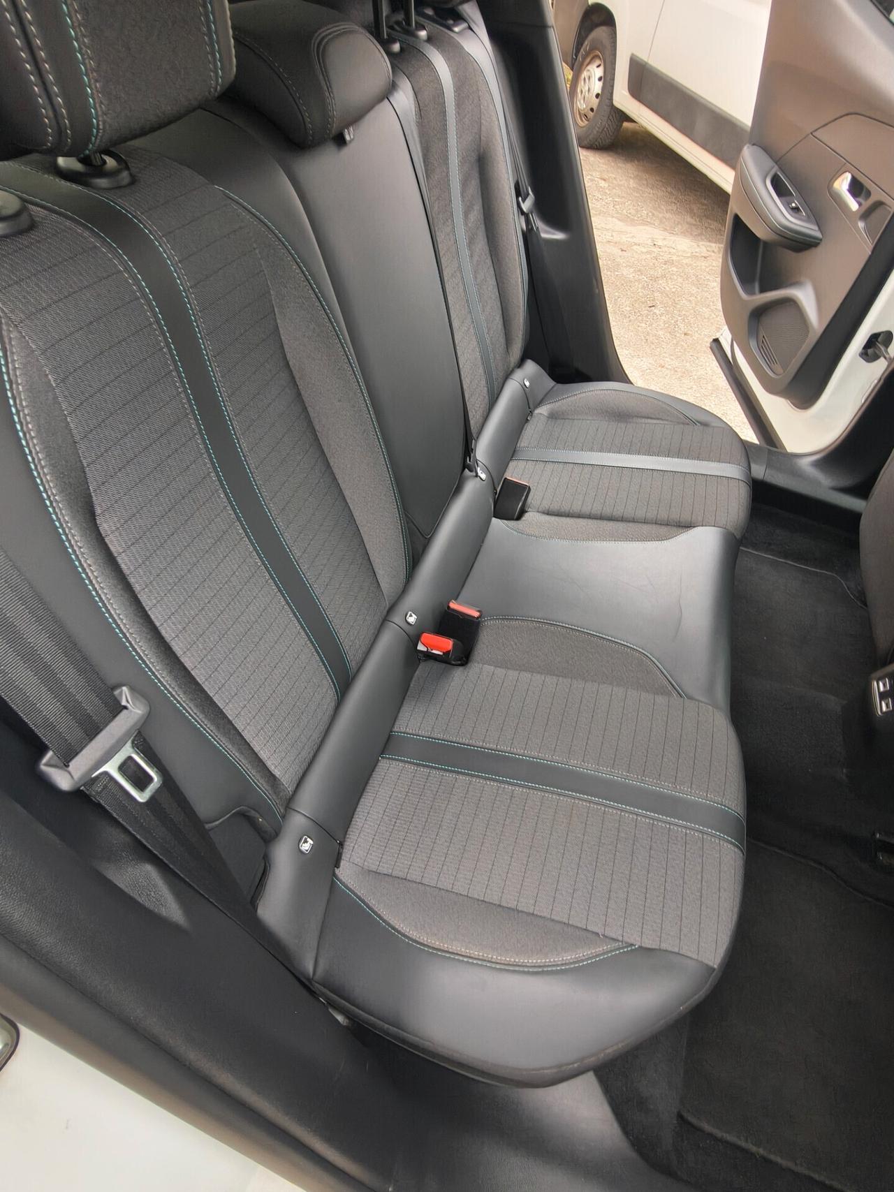 Peugeot 2008 BlueHDi 110 S&S Allure Pack