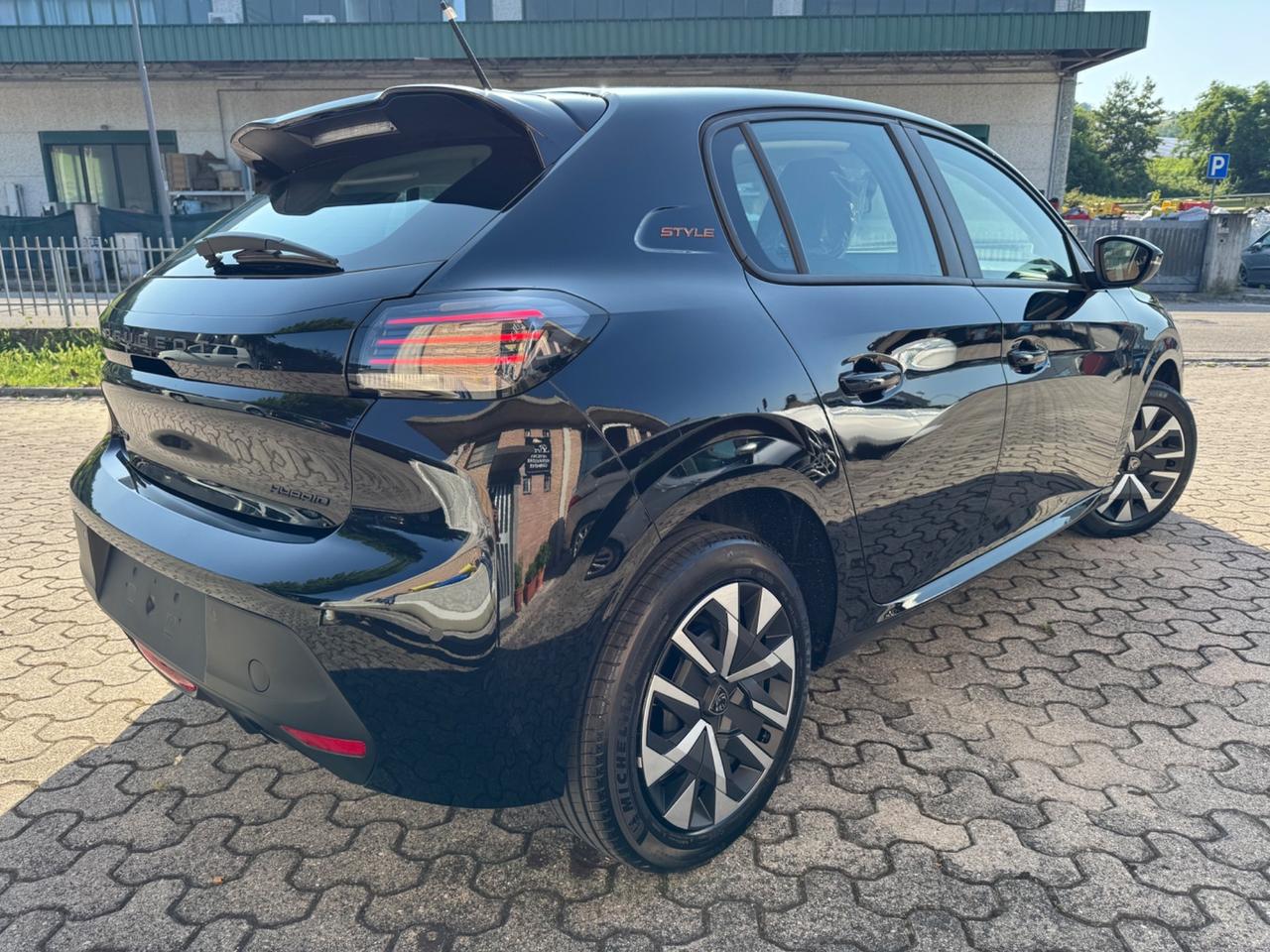 Peugeot 208 Hybrid 110 e-DCS6 Style