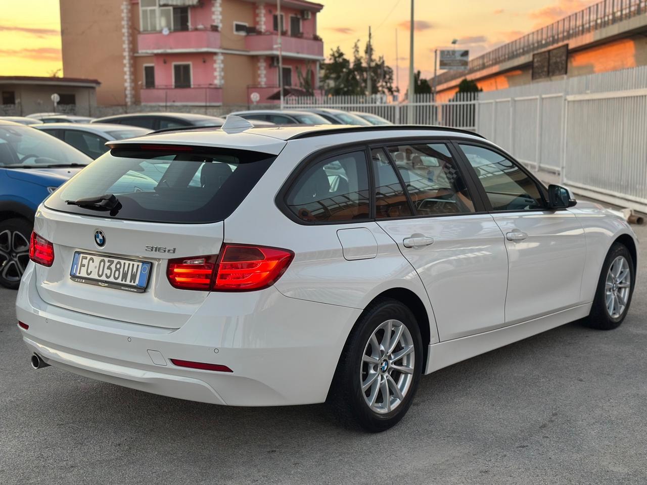 Bmw Serie 316d Touring Modern 2.0 116CV DA VETRINA