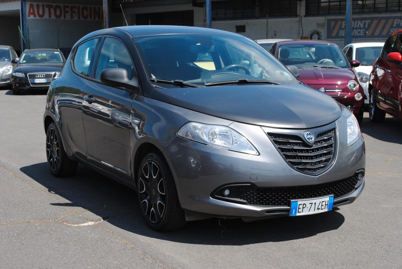 LANCIA YPSILON MOMODESIGN 1.2 69 CV BENZ/GPL