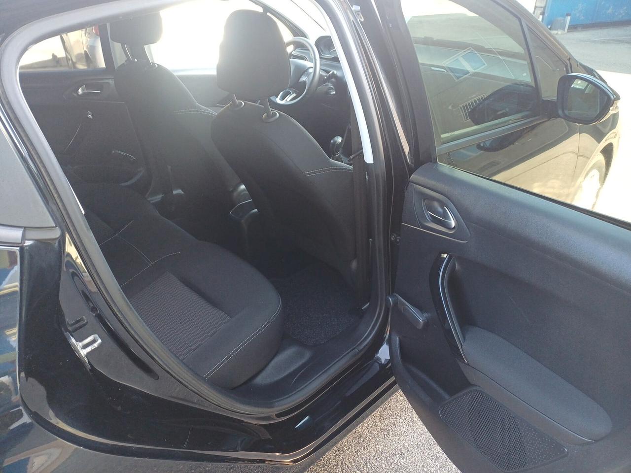 Peugeot 208 PureTech 82 5 porte Allure