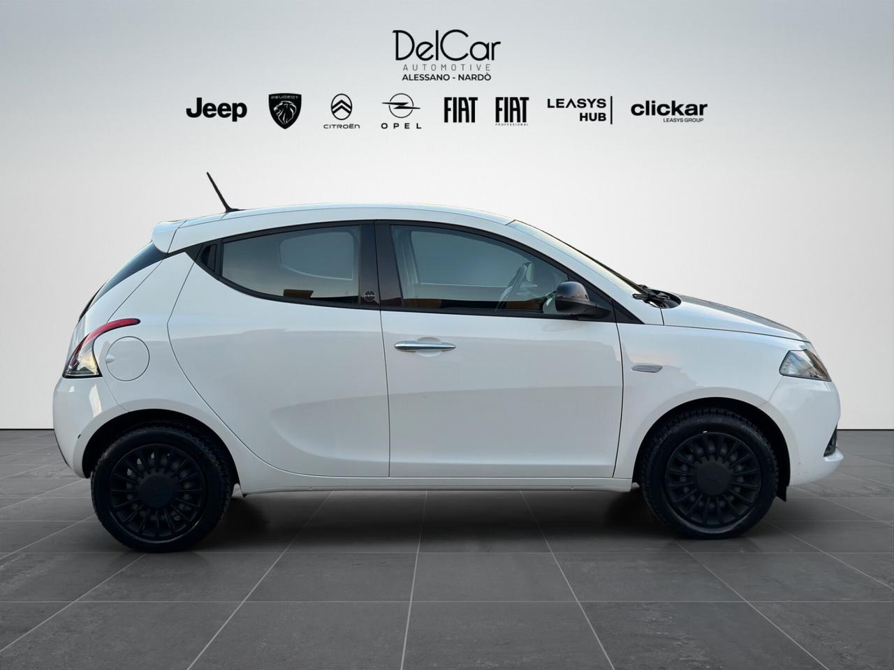 Lancia Ypsilon 1.0 FireFly 5 porte S&S Hybrid Ecochic Silver