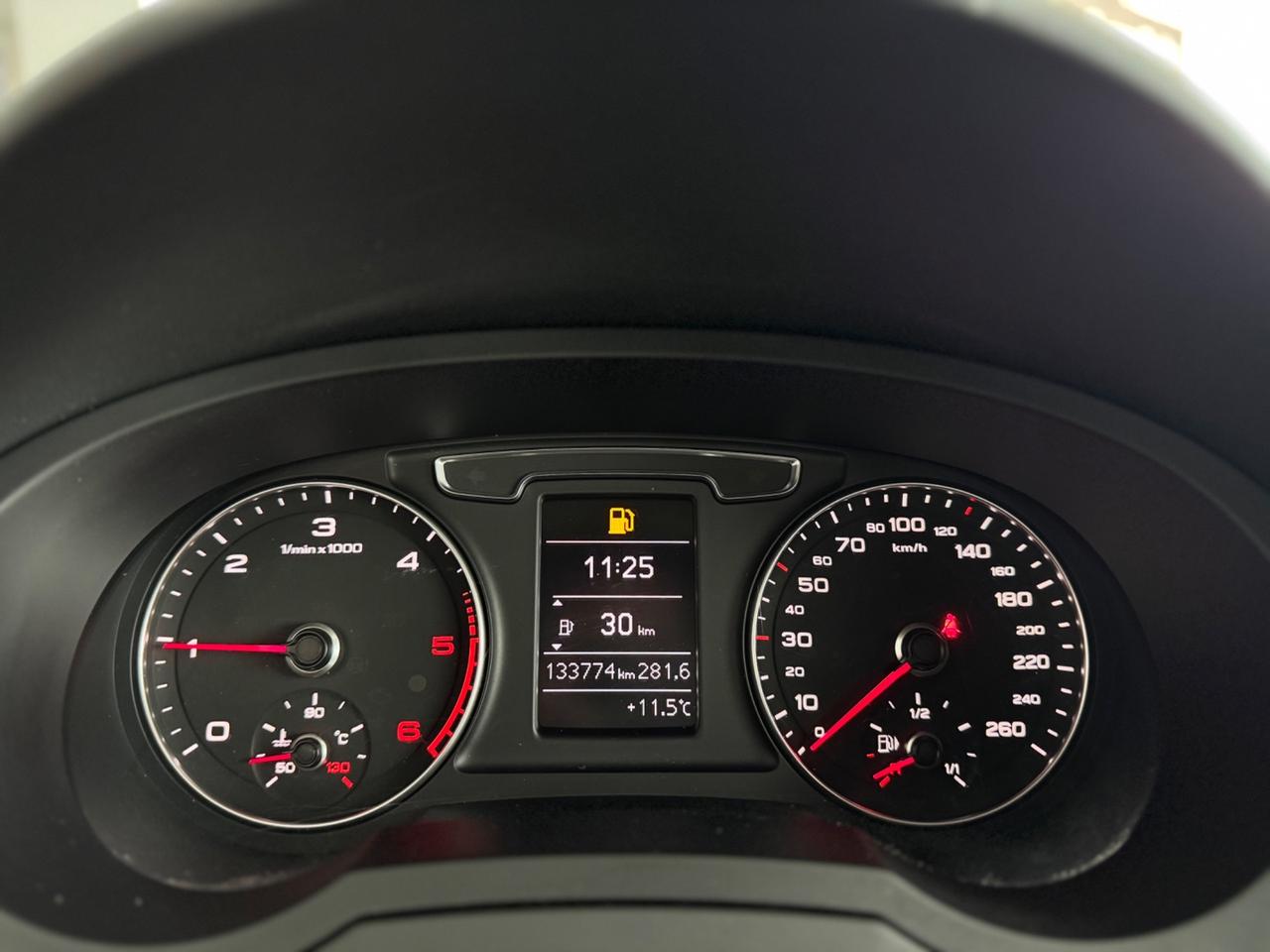 Audi Q3 2.0 TDI 120 CV Design NAVI LED EURO6