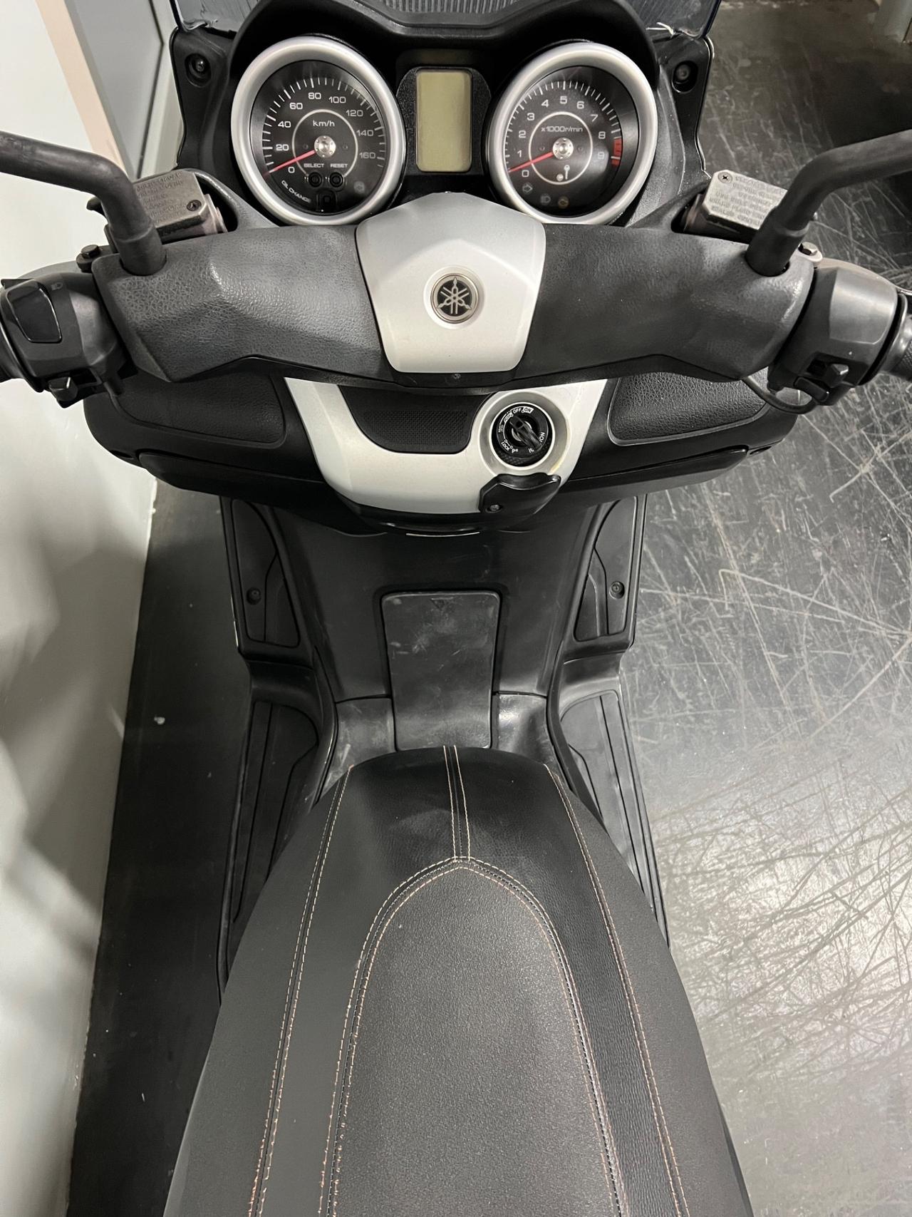 Yamaha X-Max 250