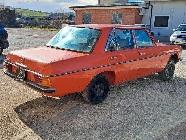 MERCEDES W115 \8 200D - RESTAURO DA ULTIMARE