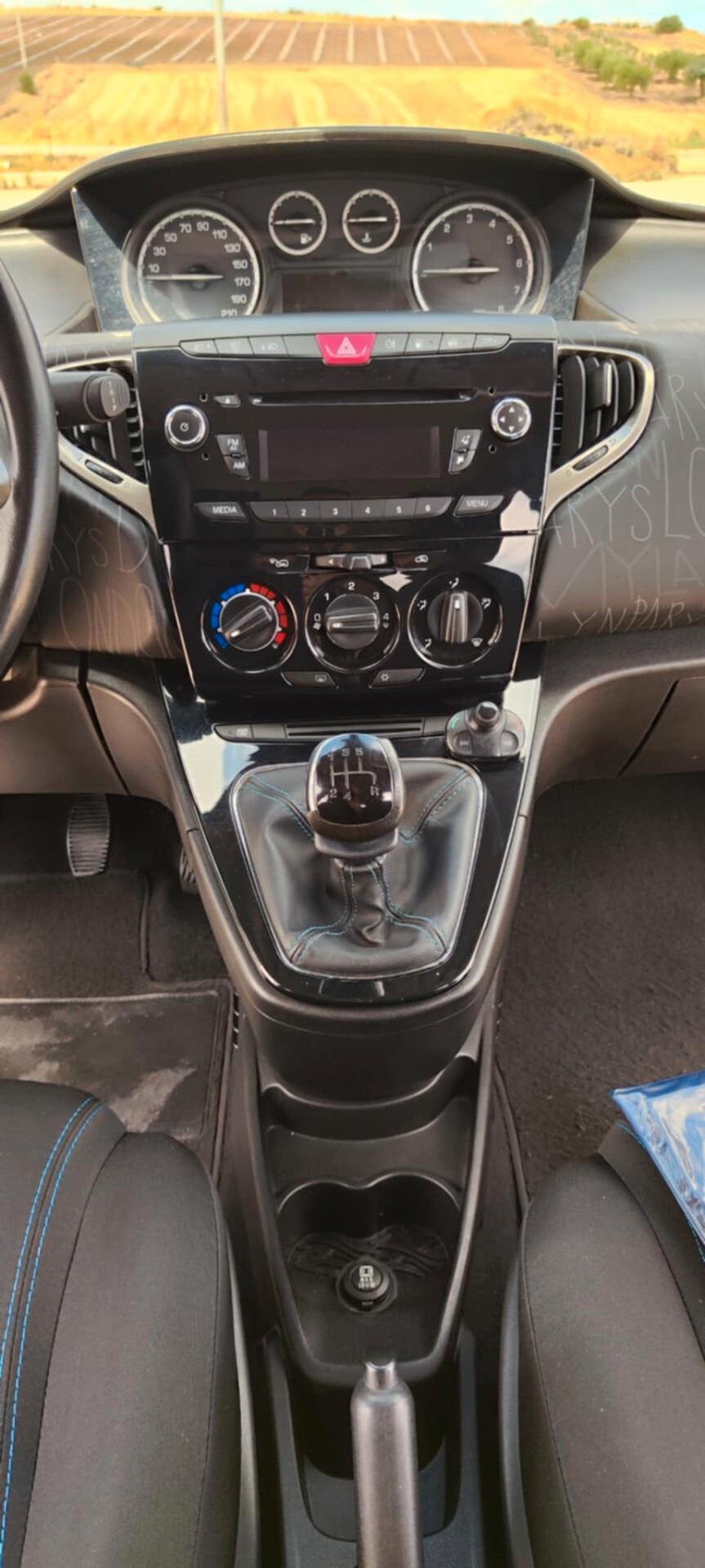 Lancia Ypsilon 0.9 TwinAir 85 CV 5 porte Metano Ecochic Gold