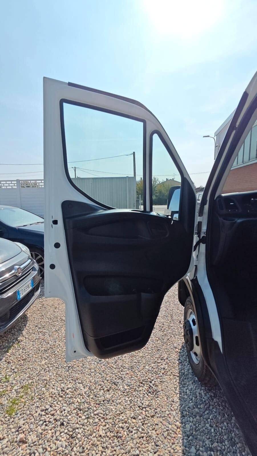 Iveco Daily 35C14 BTor 2.3 HPT PL-RG Cabinato