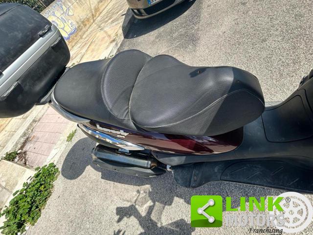 PIAGGIO Beverly 500 .