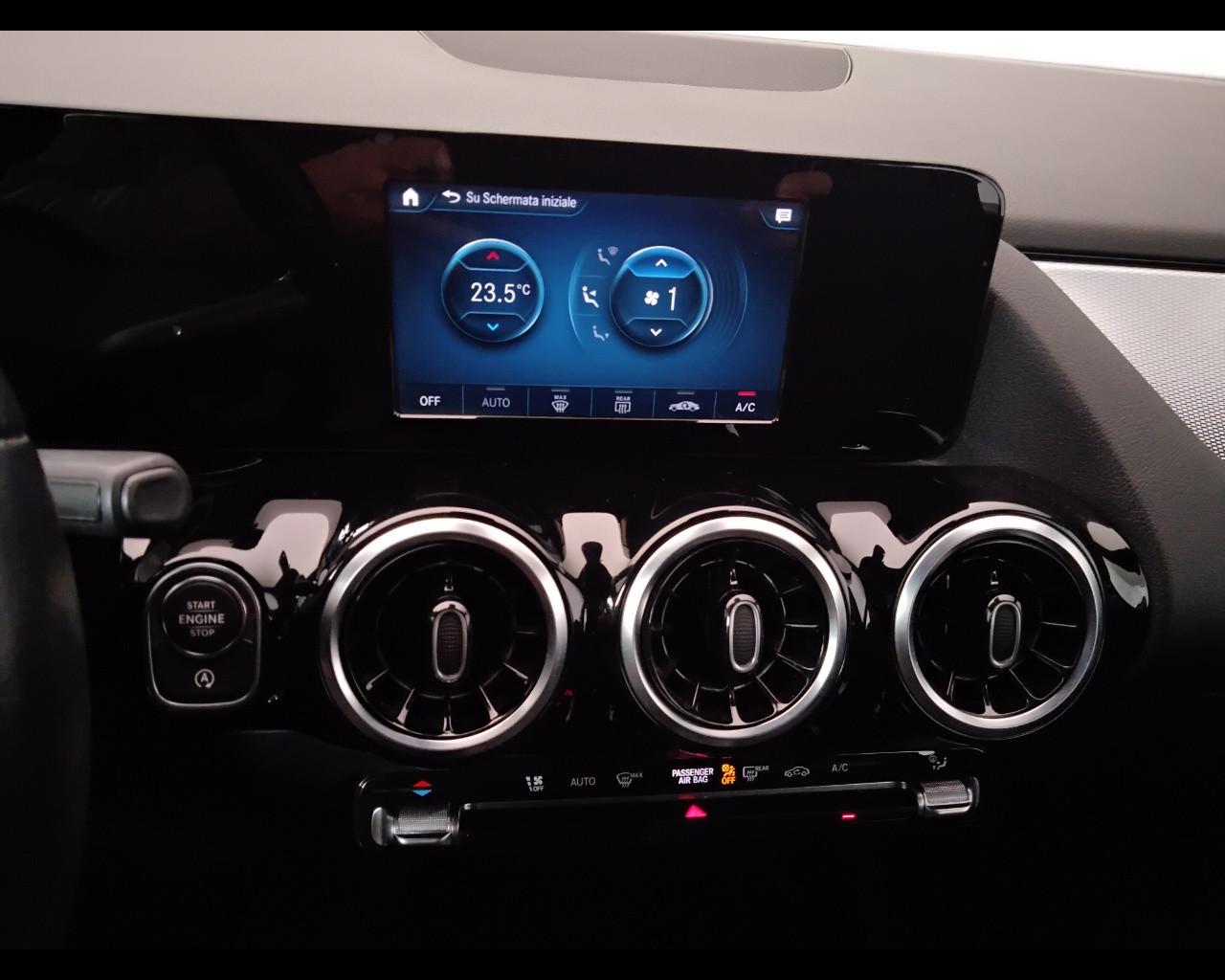 Mercedes-Benz GLA-H247 2020 - GLA 180 d Sport auto