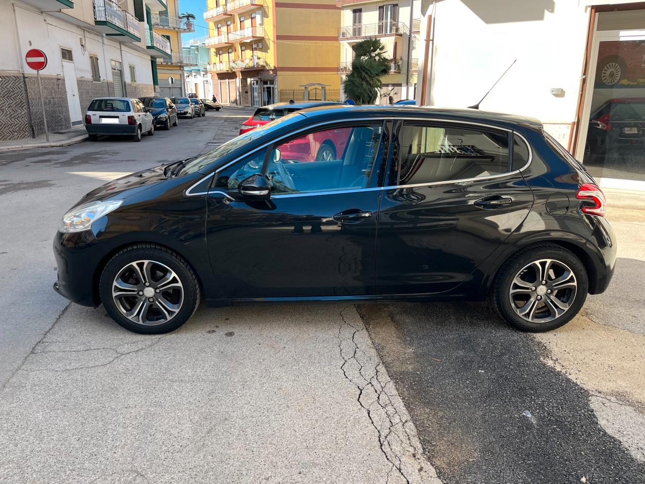 Peugeot 208 1.4 HDi 68 CV 5 porte Allure