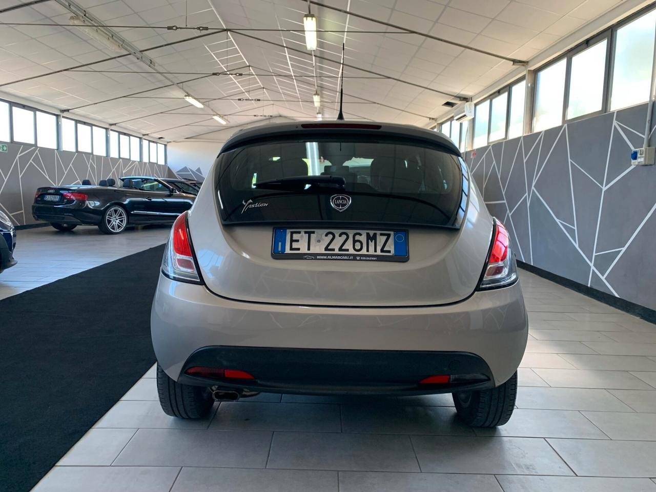 Lancia Ypsilon 1.2 69 CV 5 porte S&S Gold Neopatentati