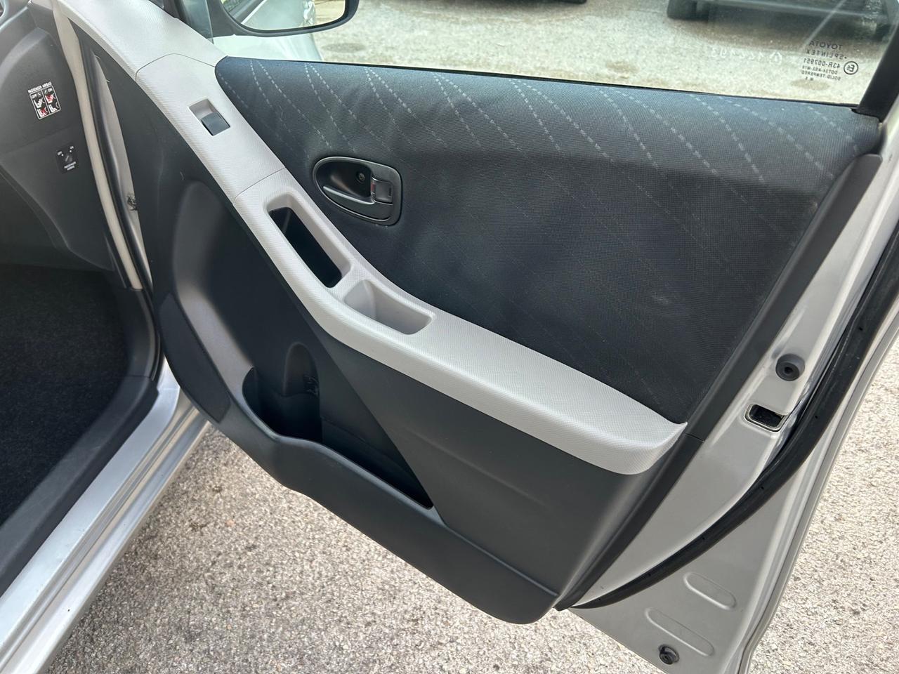 Toyota Yaris 1.3 5 porte cambio Automatico 123000kn