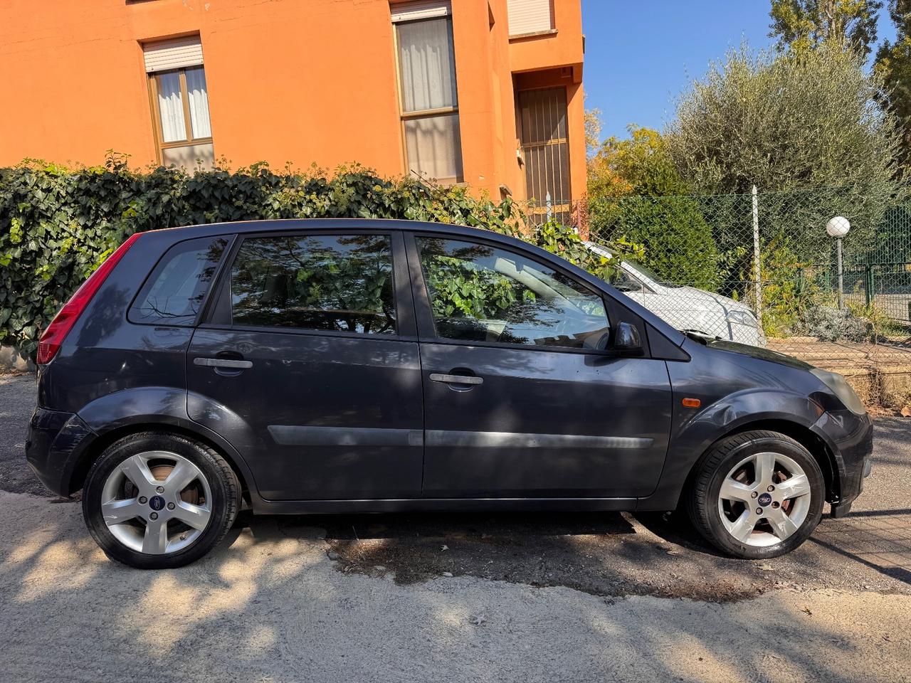 Ford Fiesta 1.4 16V 5p. Ghia