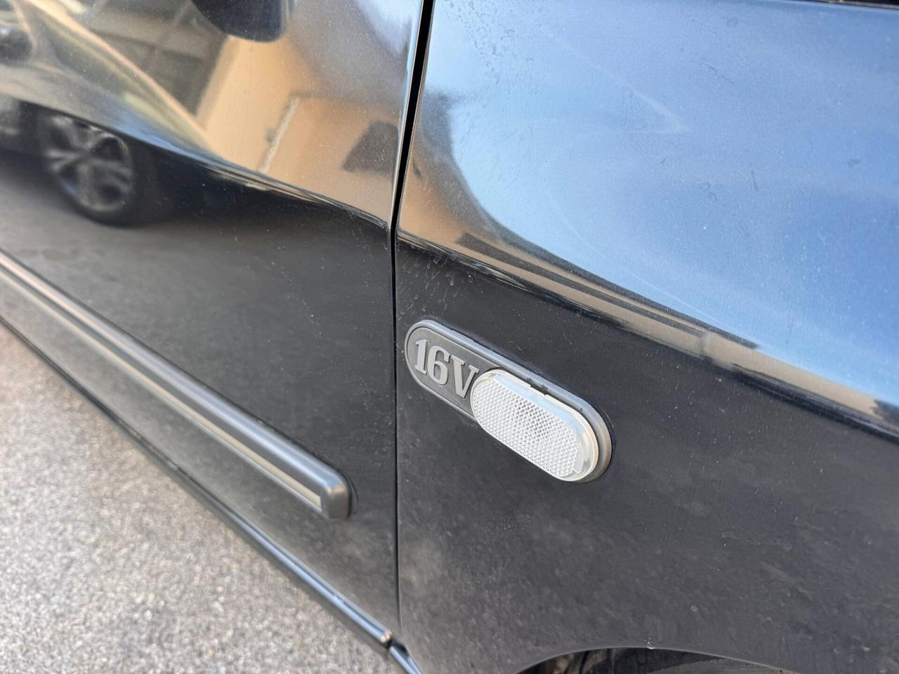 Renault Clio 1.8i 16V cat