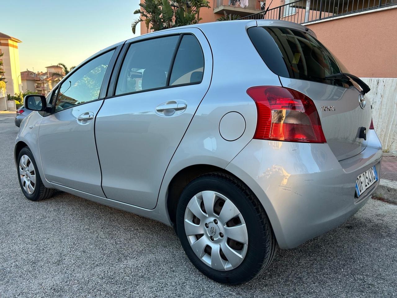 Toyota Yaris 1.3 benz ideale per neo patentati