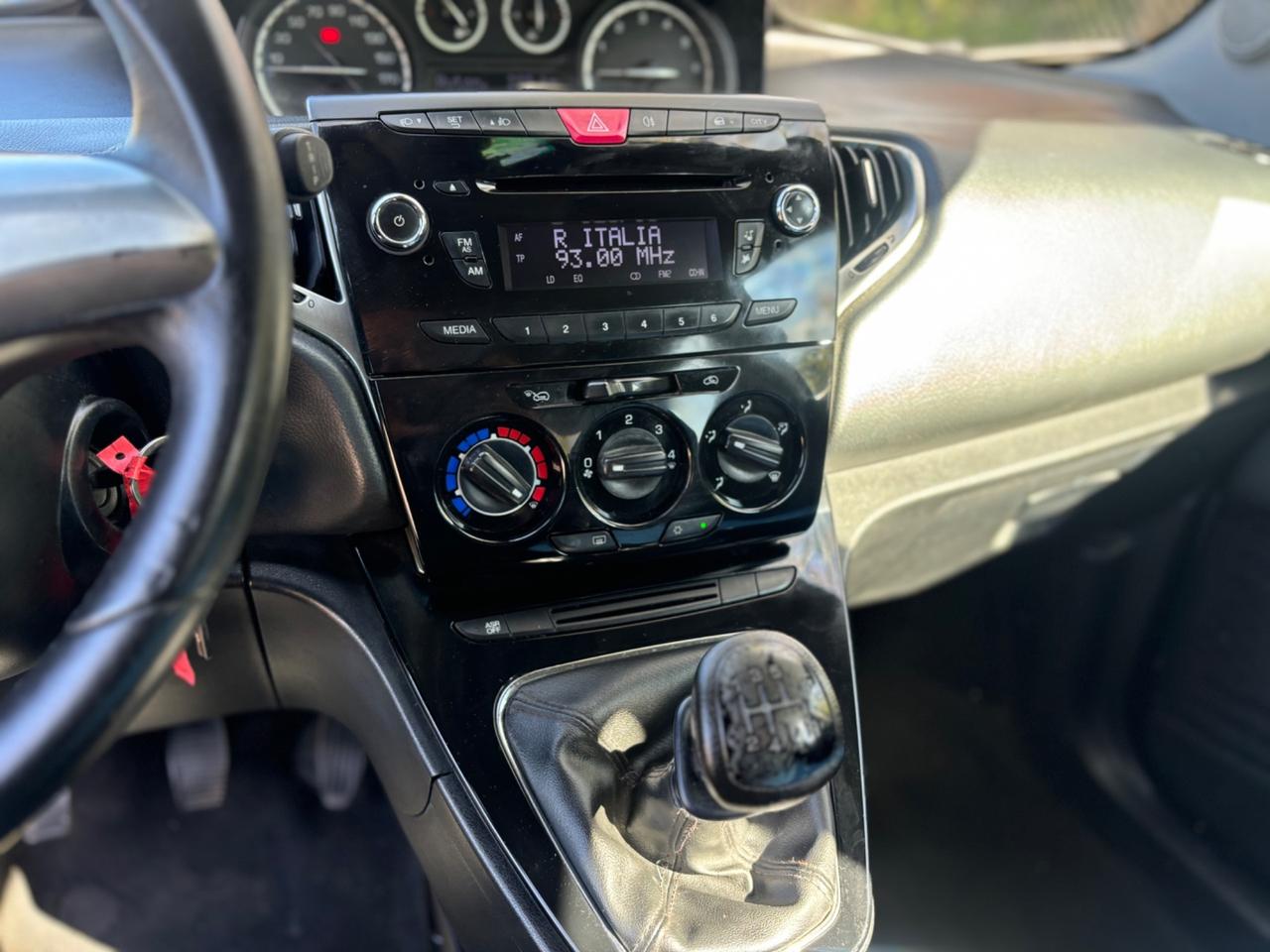 Lancia Ypsilon 1.2 69 CV 5 porte Elefantino