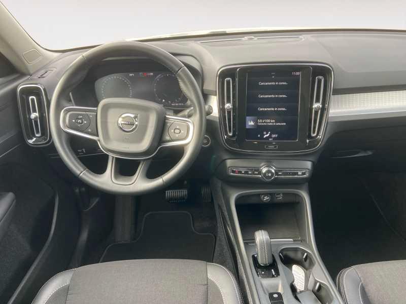VOLVO XC40 2.0 d3 MoMenT. AuTo